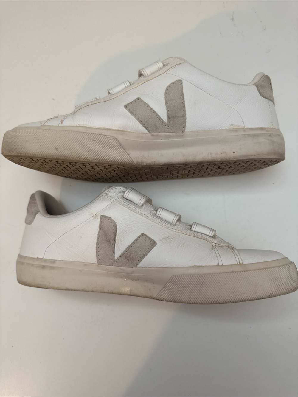 Veja Women’s White & Gray Recife Leather Sneakers US9 - Picture 2 of 5
